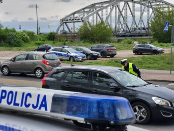 14-latka potrącona na przejściu. Jechała hulajnogą z koleżanką
