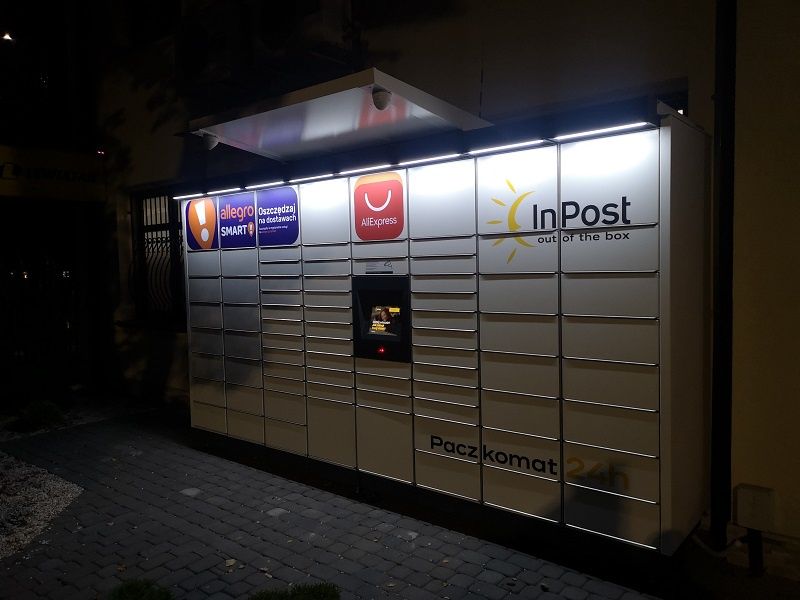 Do której godziny InPost dostarcza paczki do paczkomatu? Aktualne godziny 2025