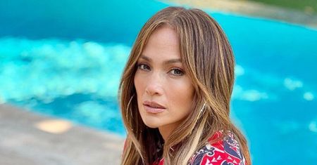 53-letnia Jennifer Lopez pokazuje ciało w skąpym kostiumie kąpielowym: "Lato w końcu nadeszło" (FOTO)