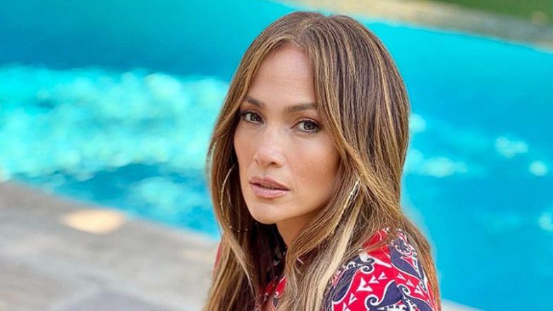 53-letnia Jennifer Lopez pokazuje ciało w skąpym kostiumie kąpielowym: "Lato w końcu nadeszło" (FOTO)