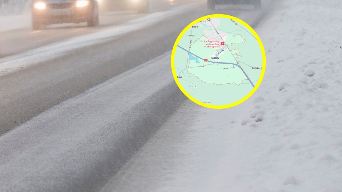 Półnaga kobieta szła drogą.