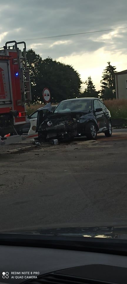 Zderzenie aut na skrzyżowaniu na DK19 w Strzeszkowicach Dużych