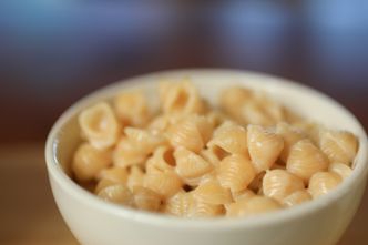 Pozwała spożywczego giganta. Bo "danie w 3,5 minuty" przygotowuje się dłużej