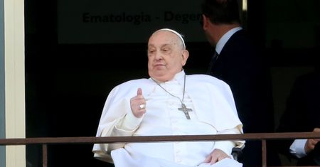 Papież był krok od śmierci. "Ta noc była straszna"