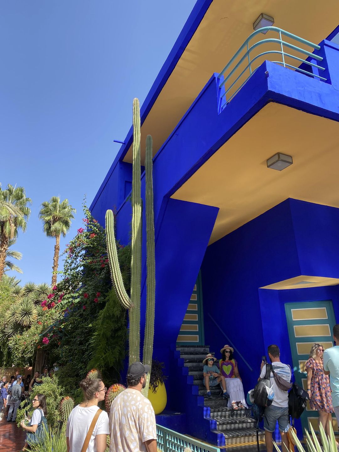 Tłumy w jardin Majorelle