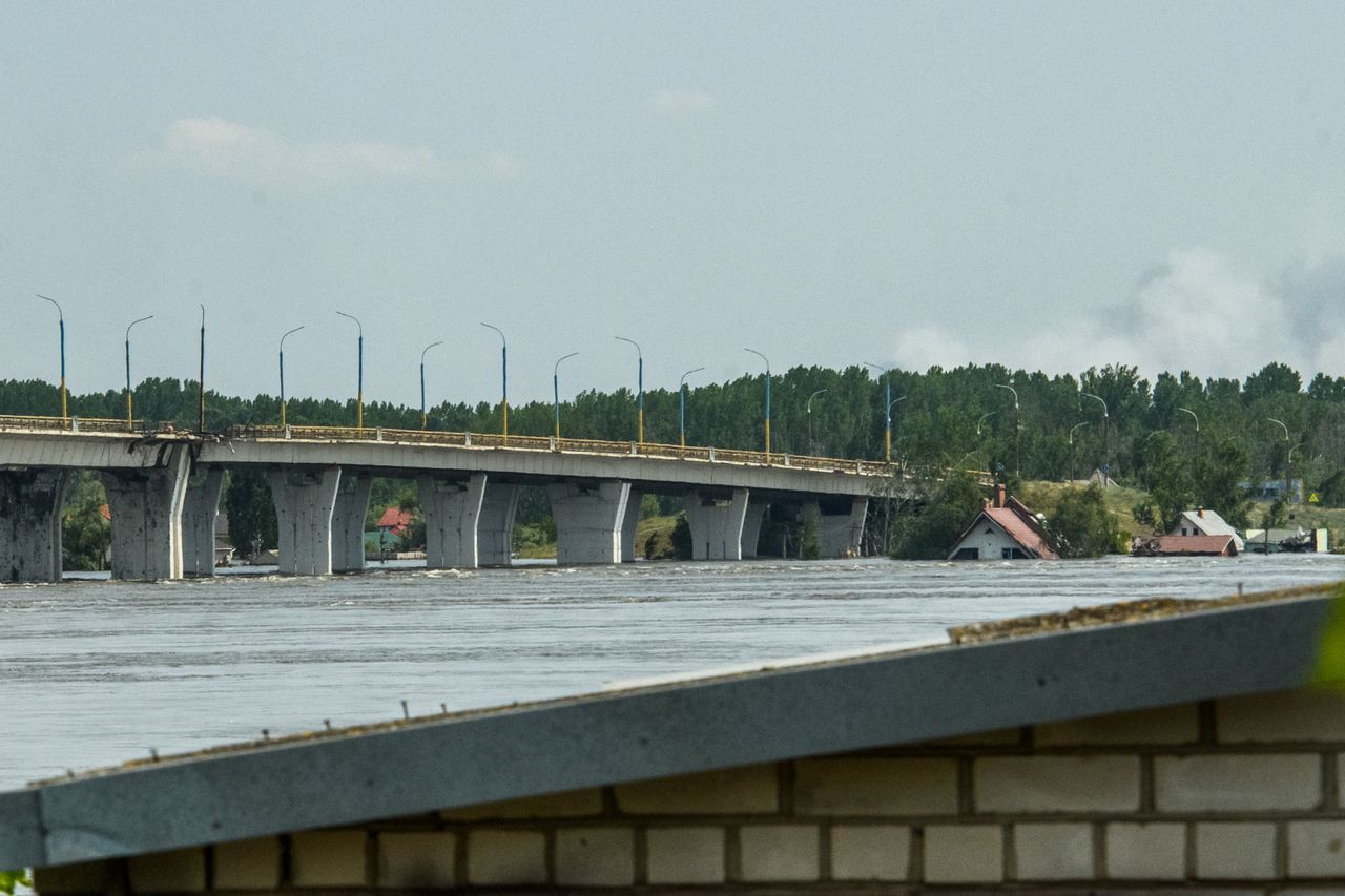 Woda z Dniepru rozrzuciła miny