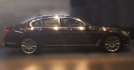 Nowe BMW serii 7 (2016) – widok z profilu