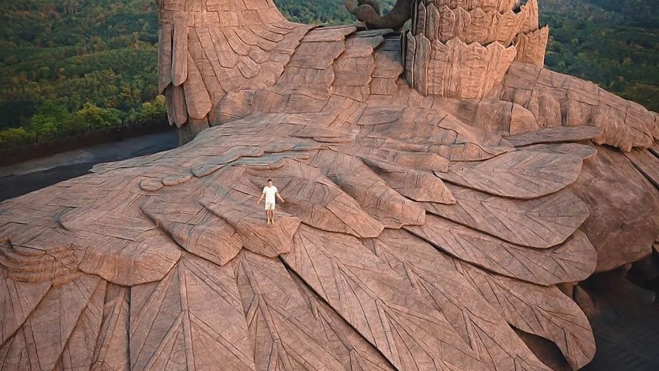 Rzeźba w Jatayu Earth Center w Indiach