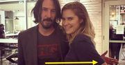 Przyjrzyjcie się zdjęciom. Keanu Reeves nie dotyka kobiet, z którymi pozuje