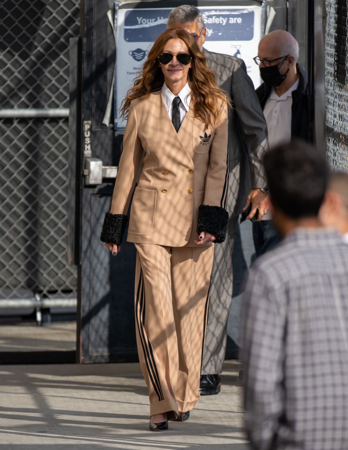Julia Roberts w beżowym garniturze 