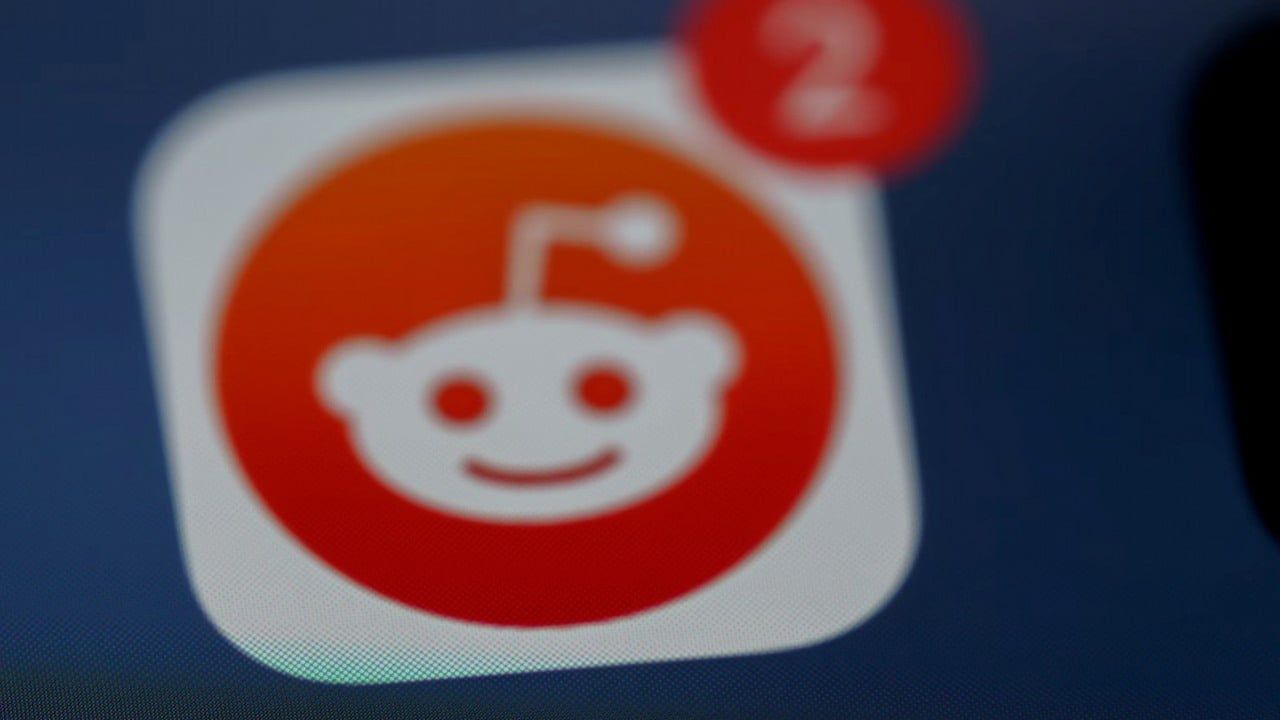 Perplexity pozwane przez Reddita. Sprawa dotyczy nielegalnego pozyskania danych do trenowania AI