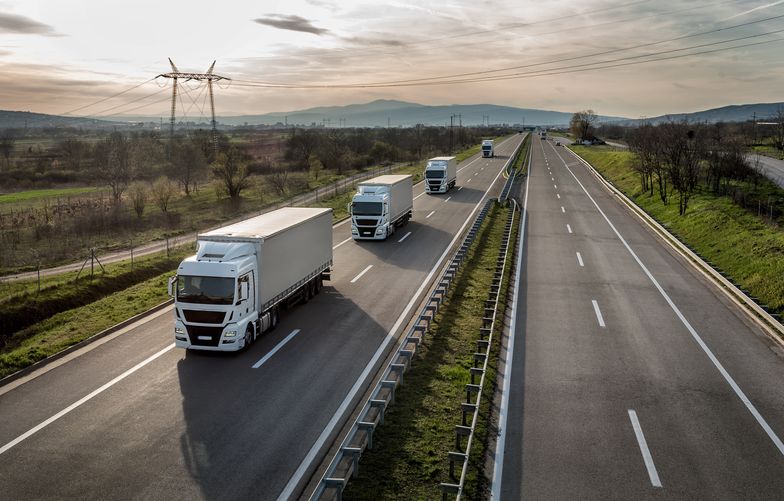Polskie firmy transportowe wybierają saksy. Uciekają przed Polskim Ładem do Niemiec