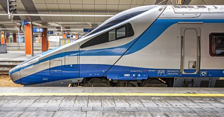 PKP Intercity odtwarza pasażerom jeden utwór Chopina. Posłowie chcieli zmian