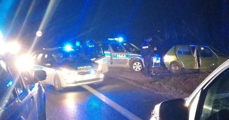 Jelenia Góra. Nie zatrzymał się do kontroli, uderzył w radiowóz. Potem ruszył w pieszą ucieczkę