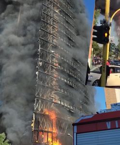 Potężny pożar. 15-piętrowy wieżowiec w ogniu