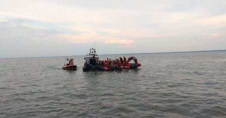Szkwał na Zalewie Wiślanym. Mężczyzna skoczył z jachtu do wody