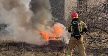 Pożar stosu opon w Ćmielowie