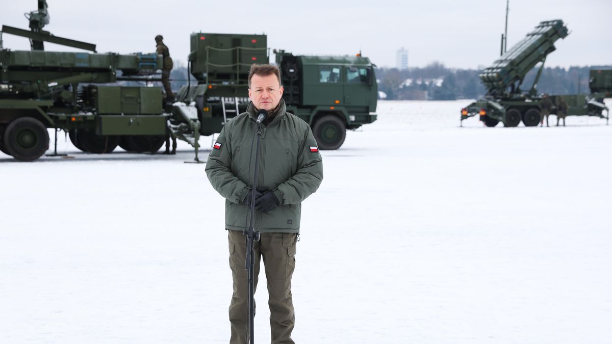 Były minister obrony Mariusz Błaszczak z wizytą na poligonie w Bemowie, gdzie odbywały się szkolenia z obsługi systemu Patriot
