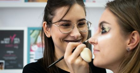 Jak współpracować z ludźmi podczas sesji fotograficznej? Wszystko, co musisz wiedzieć