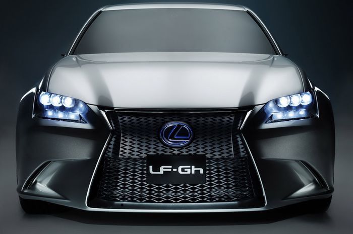 Przedpremierowy pokaz Lexusa LF-Gh [wideo]