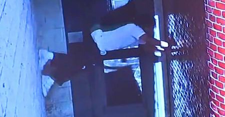 Pościg za zbiegłym zabójcą. Niebywały sposób ucieczki z więzienia