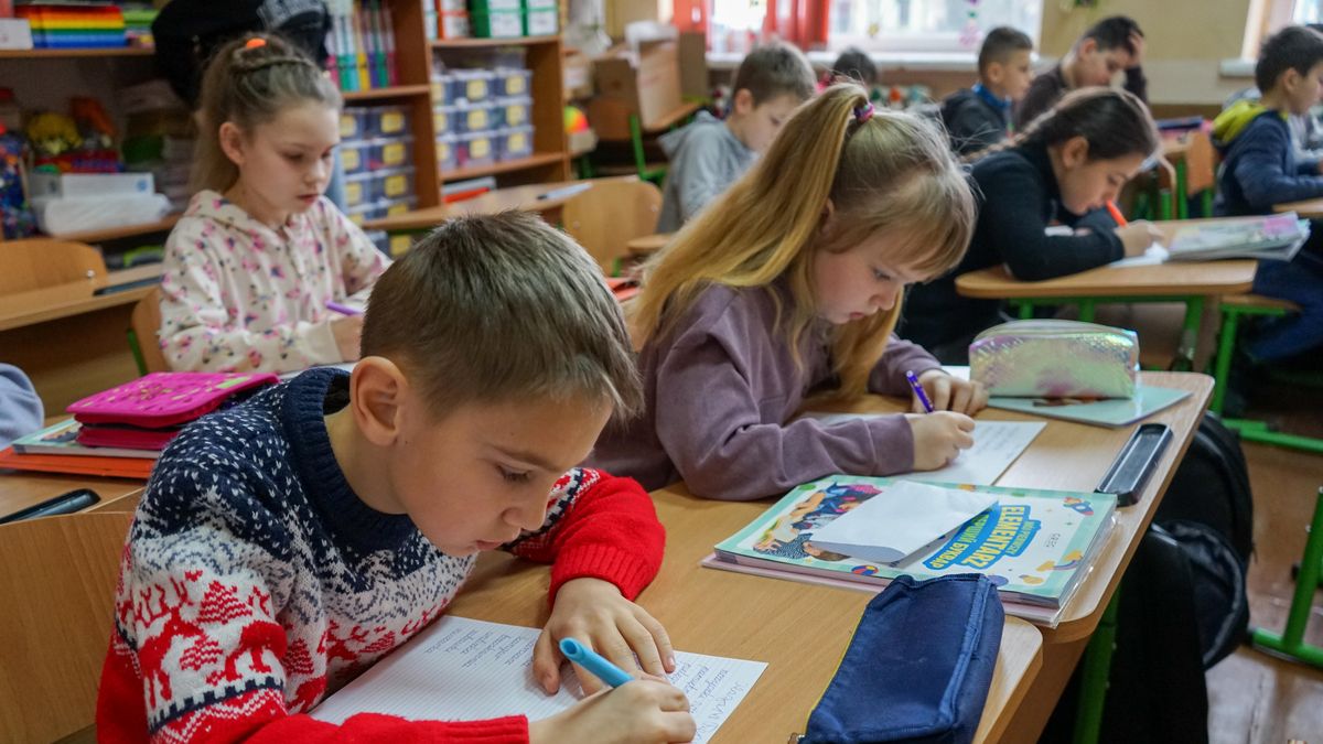 nauka j�zyka polskiego
��kiew, Ukraina, 05.03.2023. Lekcje w Sobotniej Szkole J�zyka Polskiego u Si�str Dominikanek w ��kwi, 4 bm. (ks/dw) PAP/Karina Sa�o
Karina Sa�o
agresja, lekcje, na Ukrain�, nauka, polskie, rosyjska, sobotnia, szkolnictwo, szko�a j�zyka polskiego, uczniowie, wojna, ��kiew, j�zyk polski, lekcja, zakon