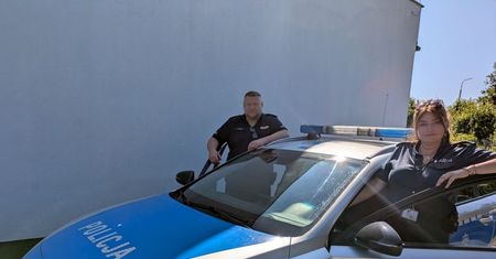 Dramatyczne chwile w Skarżysku-Kamiennej. Policjanci pomogli 2-latce, która nie mogła oddychać