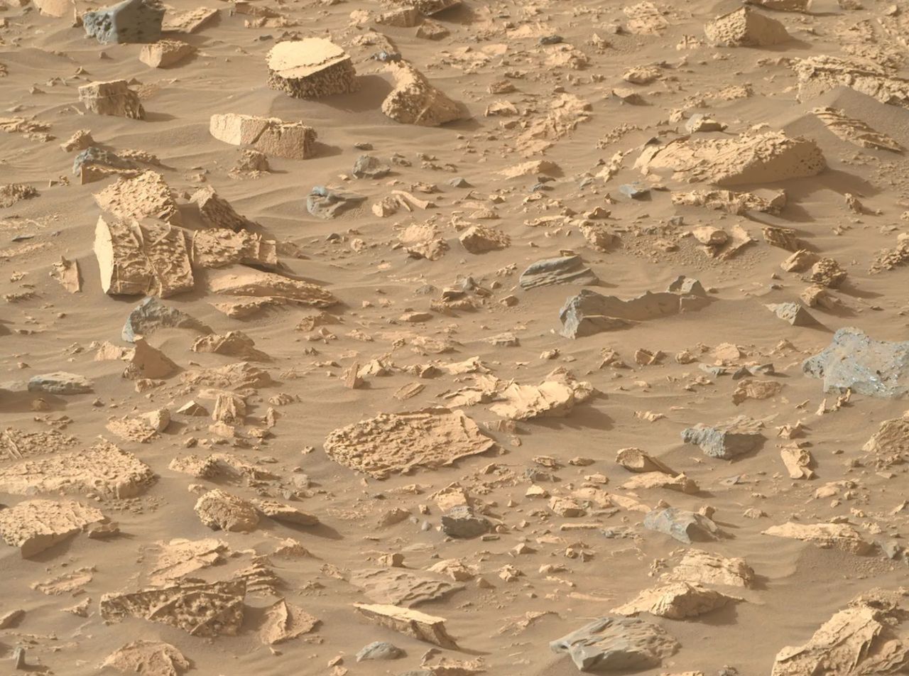 Łazik Perseverance kontynuuje podróż po Marsie. Trafił na skały niczym popcorn