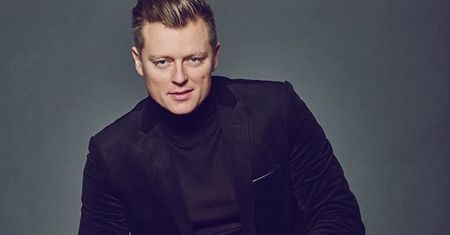 Rafał Brzozowski nie próżnuje. Korzysta z uroków natury