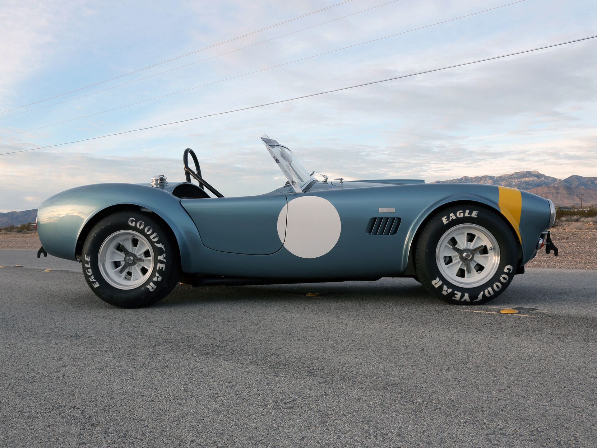 Shelby Cobra 289 FIA 50th Annviersary dostępna jest z silnikiem o mocy do 525 KM