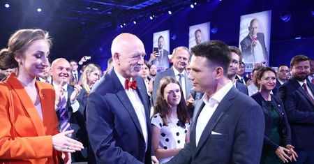 Korwin-Mikke chce układu z Morawieckim i "ustawia" Mentzena we właściwym miejscu