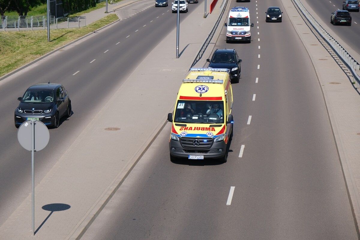 Przejazd ambulansów przez Lublin