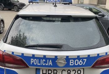Wędkarz znalazł ciało nad jeziorem. Policja potwierdziła tożsamość 56-latka