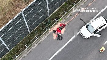Kotowice: Motocyklista wjechał w tył auta na A2. Lądował śmigłowiec LPR