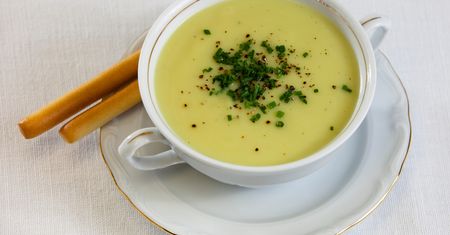 Najlepsza zupa z dodatkiem popularnego owocu. Nawet pomidorówka może się przy niej schować