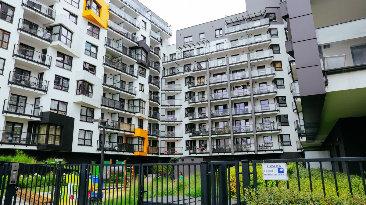 Bloki mieszkalne na nowym osiedlu przy ulicy Wolskiej
Warszawa, 30.07.2022. Bloki mieszkalne na nowym osiedlu przy ulicy Wolskiej, 30 bm. (az/dw) PAP/Albert Zawada
Albert Zawada
bloki mieszkalne, nowe osiedle