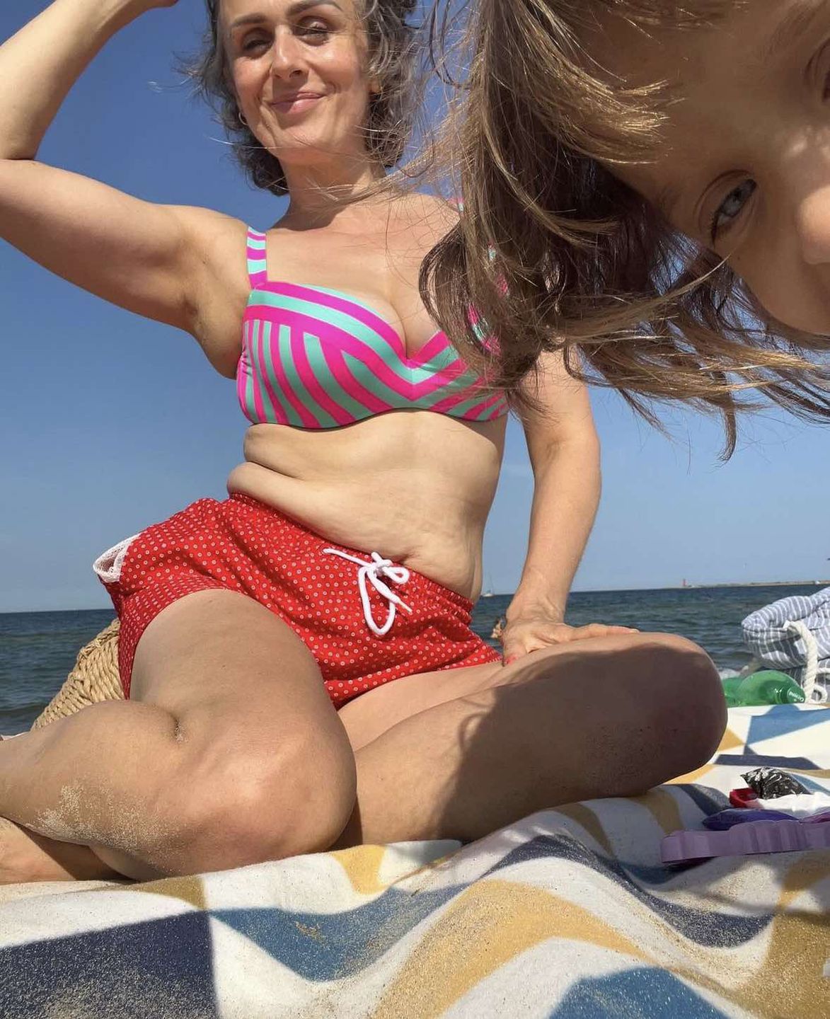 "Ciałopozytywna" Natalia Niemen odsłania brzuch na plaży