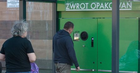 Płacą za butelki trzy razy? Mówi o realiach systemu kaucyjnego