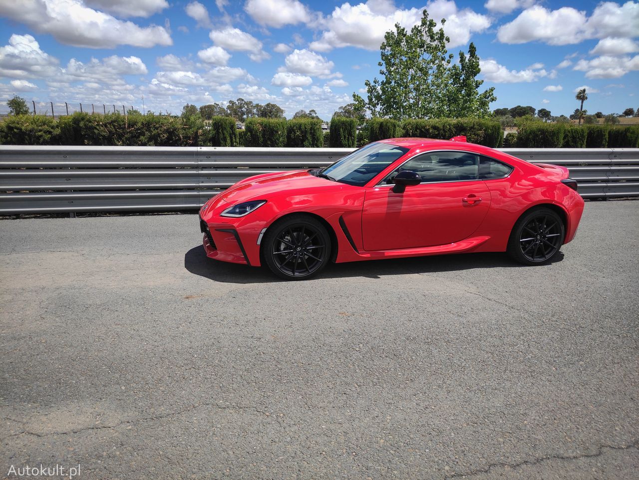 Toyota GR86 i GR Supra M/T na torze Monteblanco – prawdziwe auta jeszcze nie wymarły