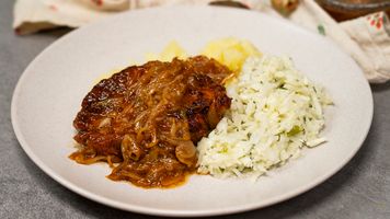 Pieczona karkówka nigdy nie smakowała lepiej. Wypróbuj przepis dnia na obiad z piekarnika
