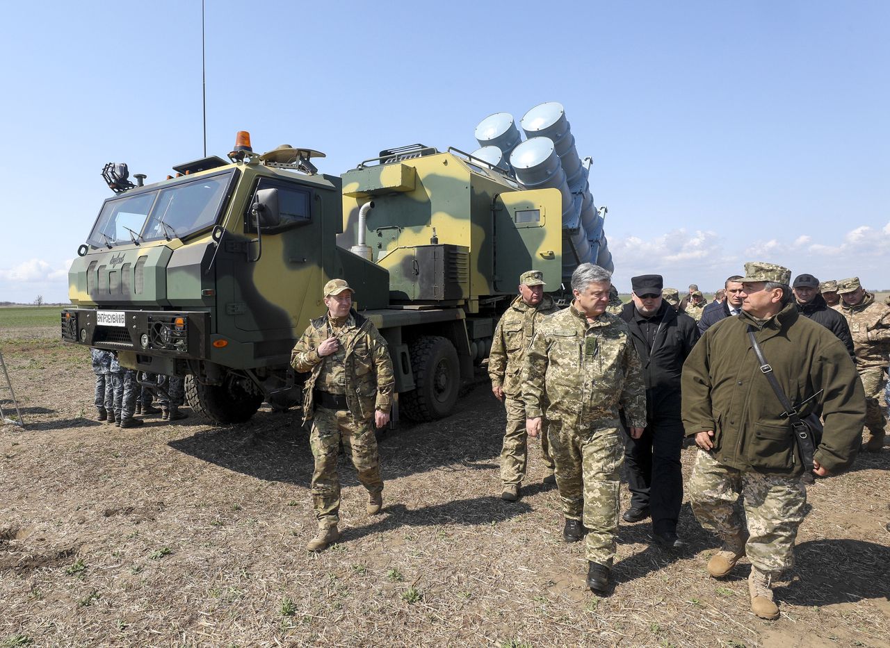 Lądowa wyrzutnia ukraińskich pocisków przeciwokrętowych RK-360 Neptun.