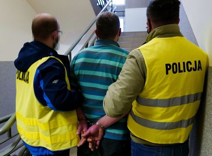 Śląskie. Policjanci w Bytomiu zatrzymali 34-latka, który wszczynał awantury domowe i dopuszczał się przemocy wobec żony.