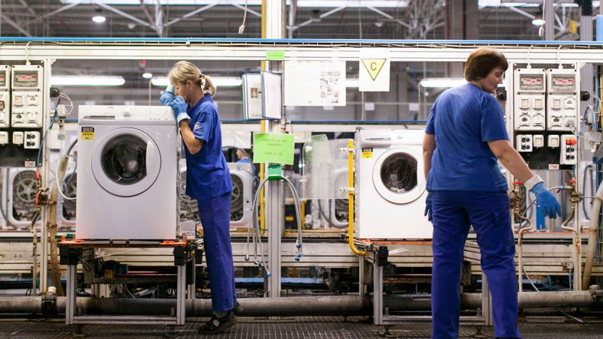 Washing Machine Manufacture At Electrolux AB Polish Plant
Employees check washing machine units for quality control on the production line at the Electrolux AB plant in Olawa, Poland, on Tuesday, Oct. 16, 2012. Electrolux AB is the world's second largest maker of appliances such as refrigerators, washers, vacuum cleaners, cookers and air-conditioners under AEG, Eureka, Frigidaire and Electrolux brands. Photographer: Bartek Sadowski/Bloomberg via Getty Images
Bloomberg
EMEA; EUROPE, EMEA; EASTERN EUROPE, ECONOMY; ECONOMIC; ECO, INDUSTRY: INDUSTRIAL; FACTORY;, INDUSTRY: INDUSTRIAL, MANUFACTURE; MANUFACTURING, JOB; JOBS; EMPLOYMENT, LABOR; LABORER; WORKER, TOPNEWS