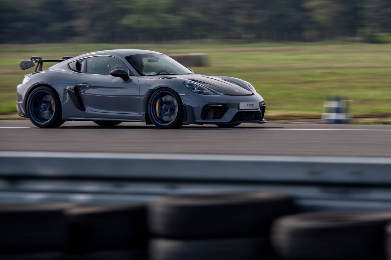 Porsche 718 Cayman GT4 RS (2022)