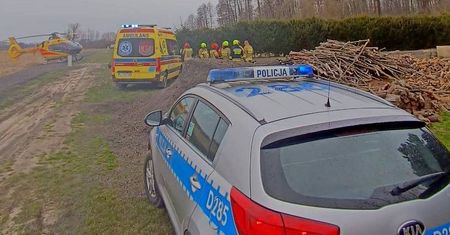 Tragedia na działce. Uderzona polanem kobieta nie żyje