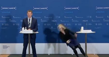 Dramat na konferencji. Szefowa agencji leków padła jak kłoda
