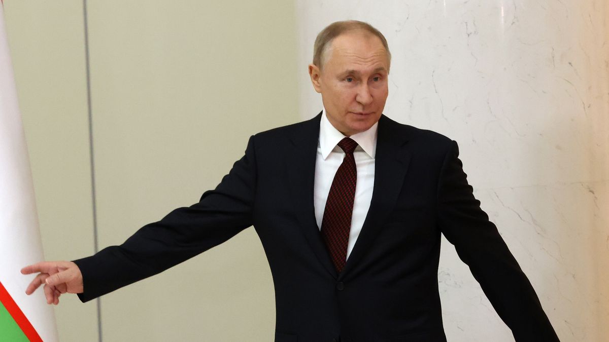 SAINT PETERSBURG, RUSSIA - DECEMBER 26: (RUSSIA OUT) Russian President Vladimir Putin enters the hall during the Informal Summit of the Commonwealth of Independent States (CIS) on December 26, 2022 in Saint Petersburg, Russia. President Putin arrived in Saint Petersburg to hold the annual leaders summit of ex-Soviet states. (Photo by Contributor/Getty Images)