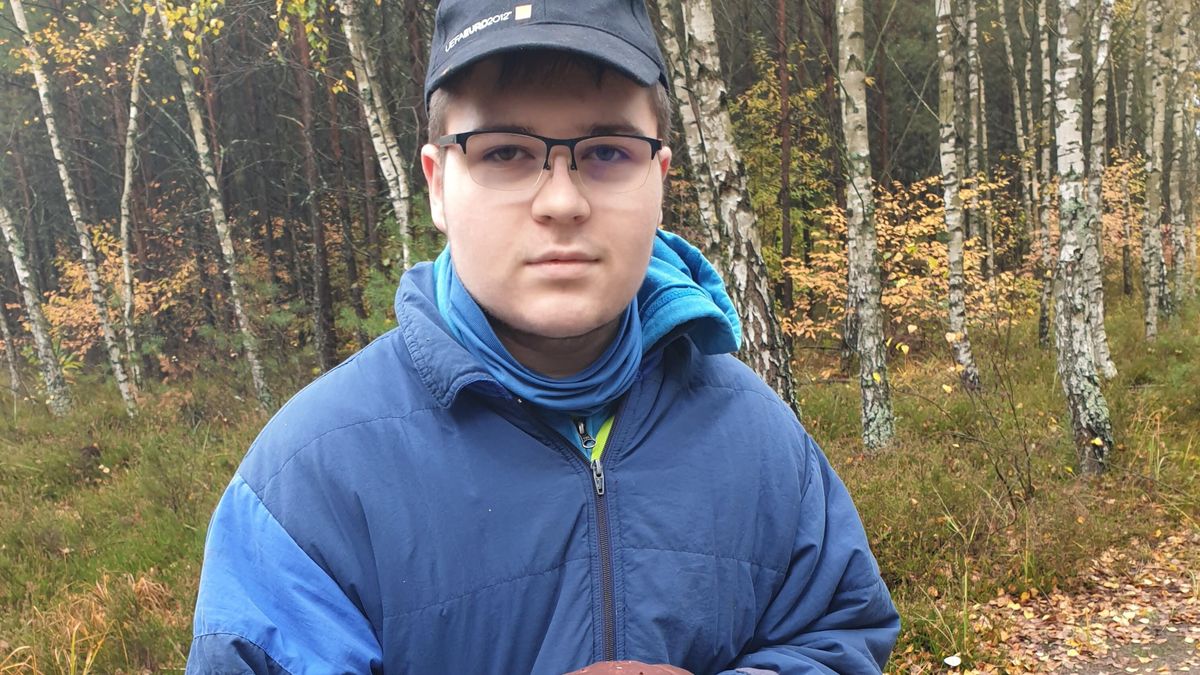 Pan Mateusz znalazł ogromnego prawdziwka