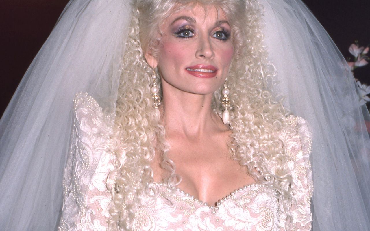 Dolly Parton stała się "królową operacji plastycznych"