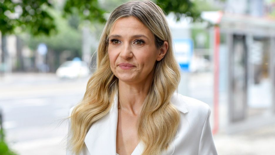 Joanna Koroniewska pozuje w efektownej bieliźnie.